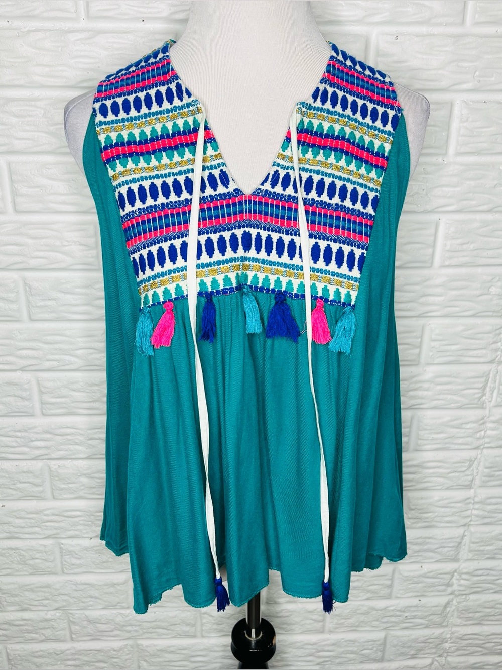 JUDITH MARCH Embroidered Tassel Sleeveless Flowy Tank Top Size L